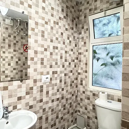 Apartment- Kamu * ティラナ